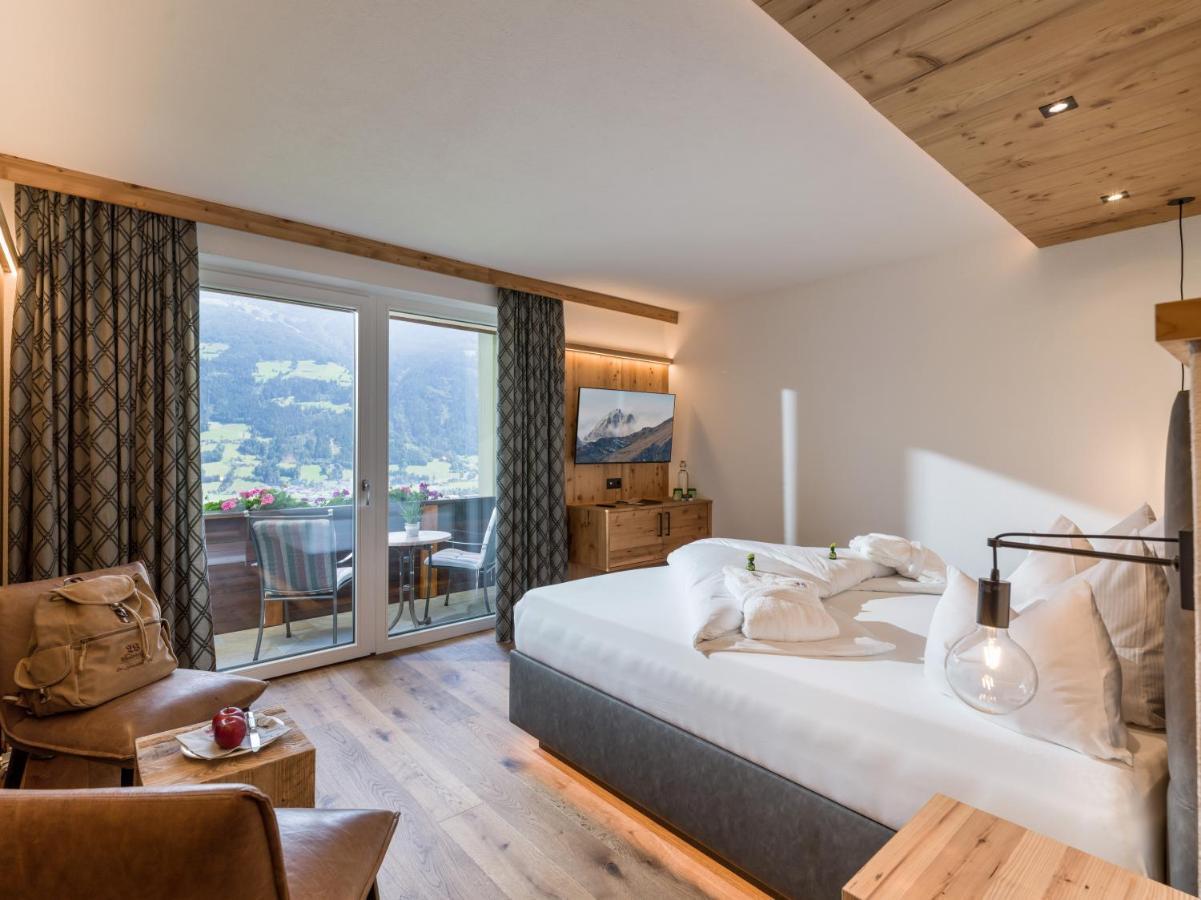 Hotel Waldfriede - Der Logenplatz Im Zillertal フューゲン エクステリア 写真
