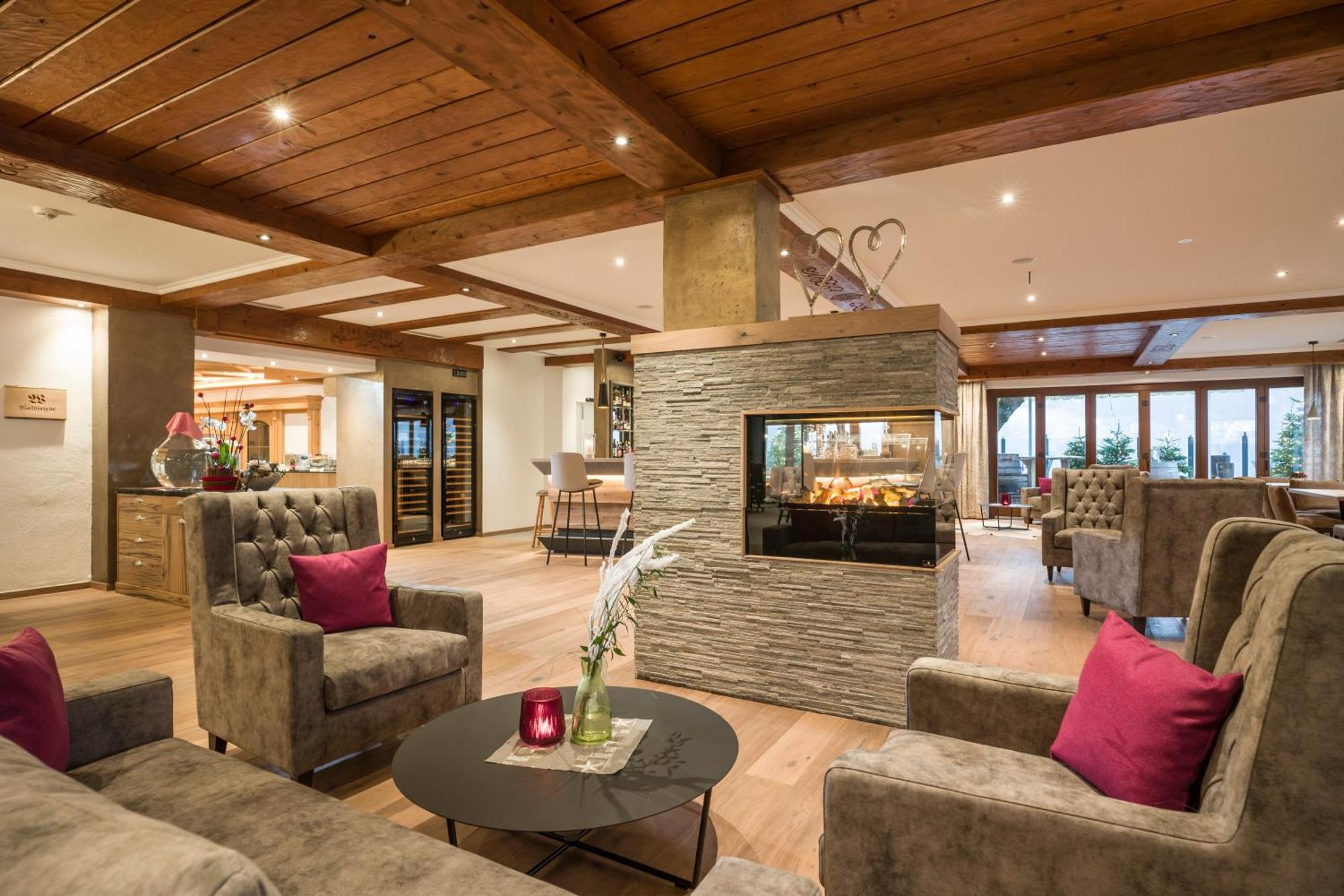 Hotel Waldfriede - Der Logenplatz Im Zillertal フューゲン エクステリア 写真