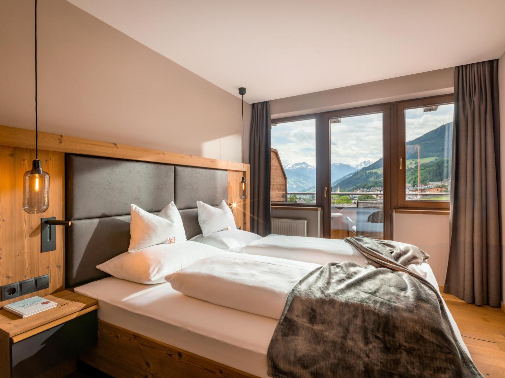 Hotel Waldfriede - Der Logenplatz Im Zillertal フューゲン エクステリア 写真