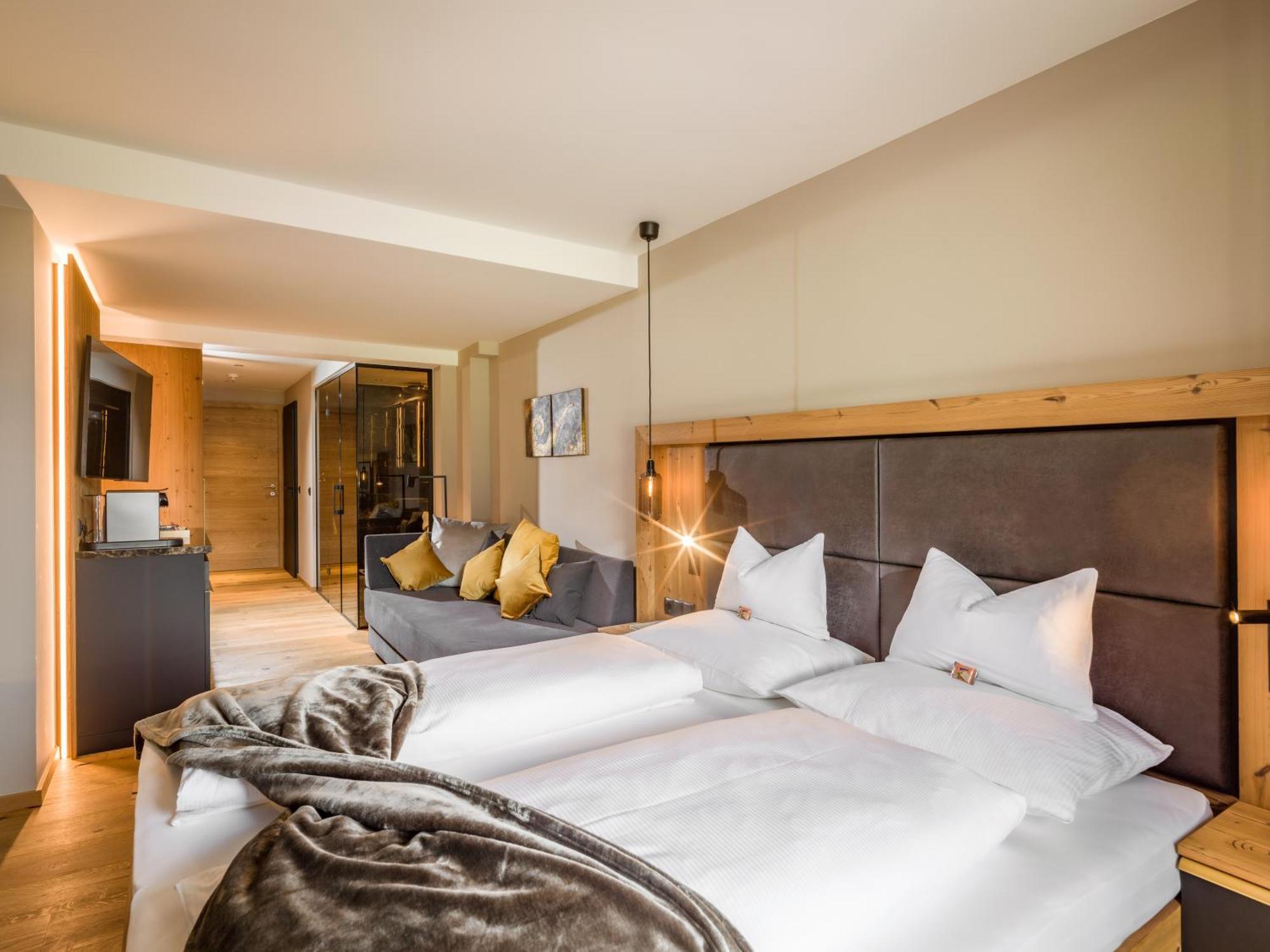 Hotel Waldfriede - Der Logenplatz Im Zillertal フューゲン エクステリア 写真
