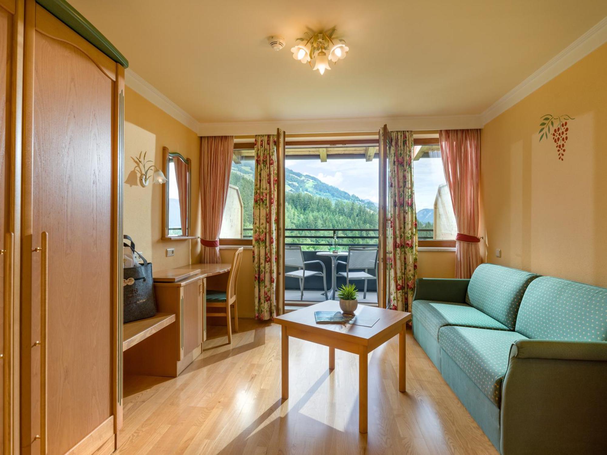Hotel Waldfriede - Der Logenplatz Im Zillertal フューゲン エクステリア 写真