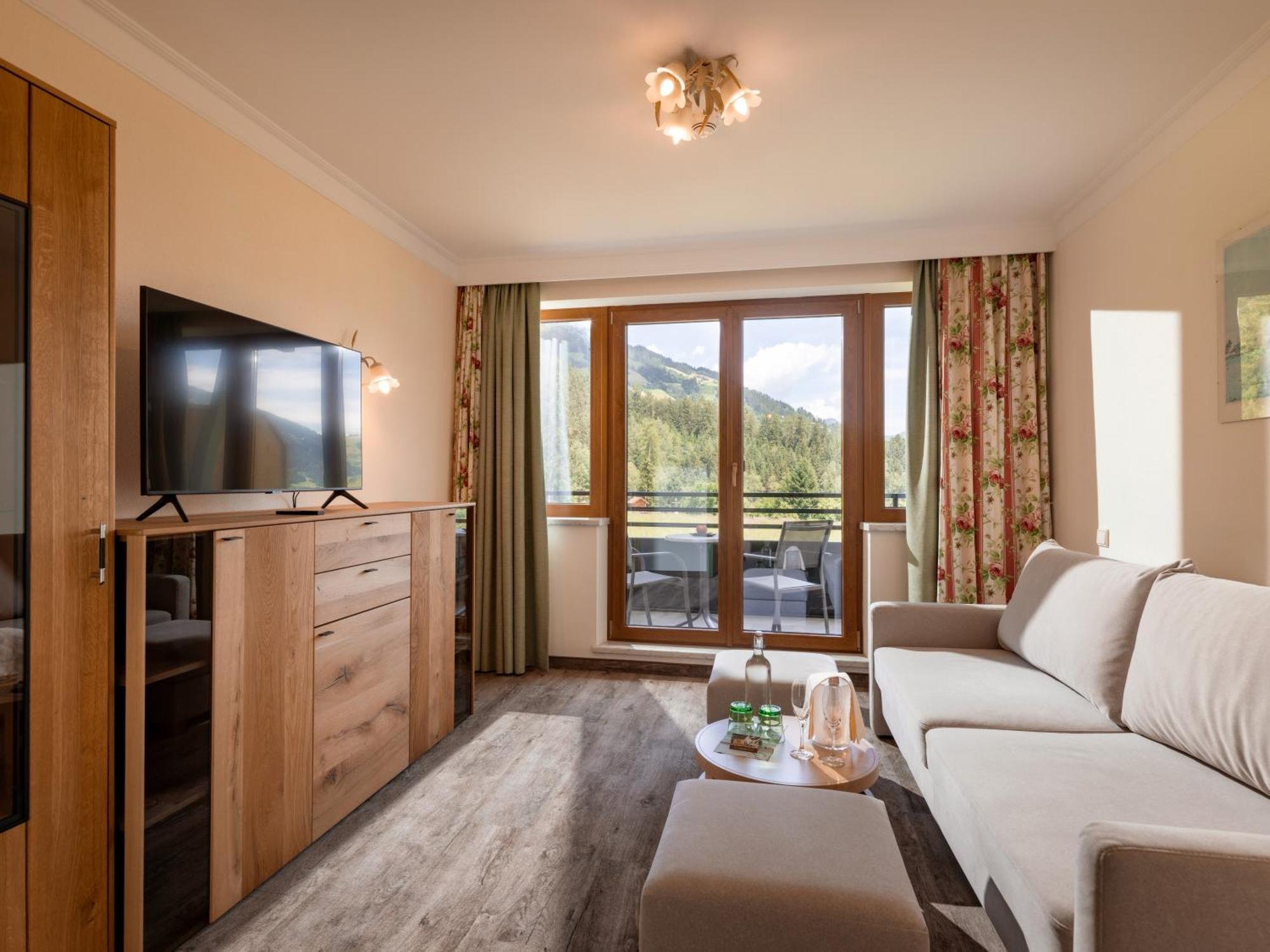 Hotel Waldfriede - Der Logenplatz Im Zillertal フューゲン エクステリア 写真