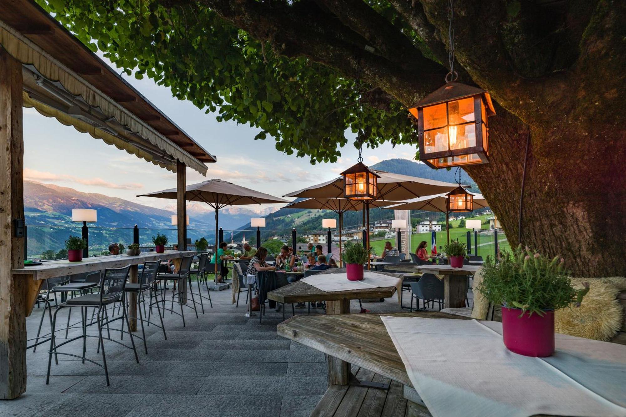 Hotel Waldfriede - Der Logenplatz Im Zillertal フューゲン エクステリア 写真