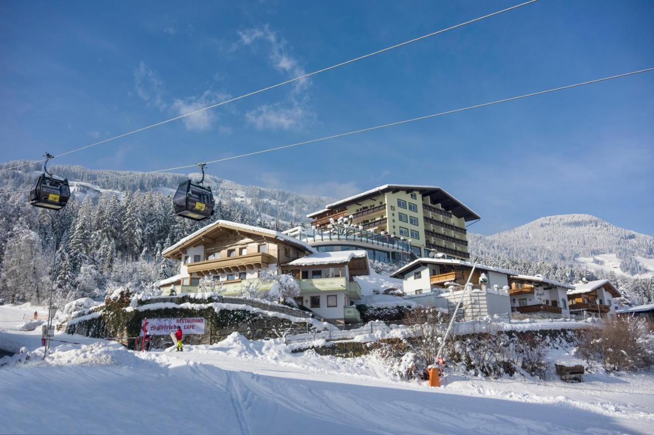 Hotel Waldfriede - Der Logenplatz Im Zillertal フューゲン エクステリア 写真